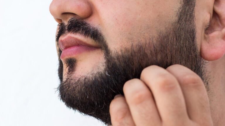 Barba coçando quais as causas e como aliviar o incômodo da coceira