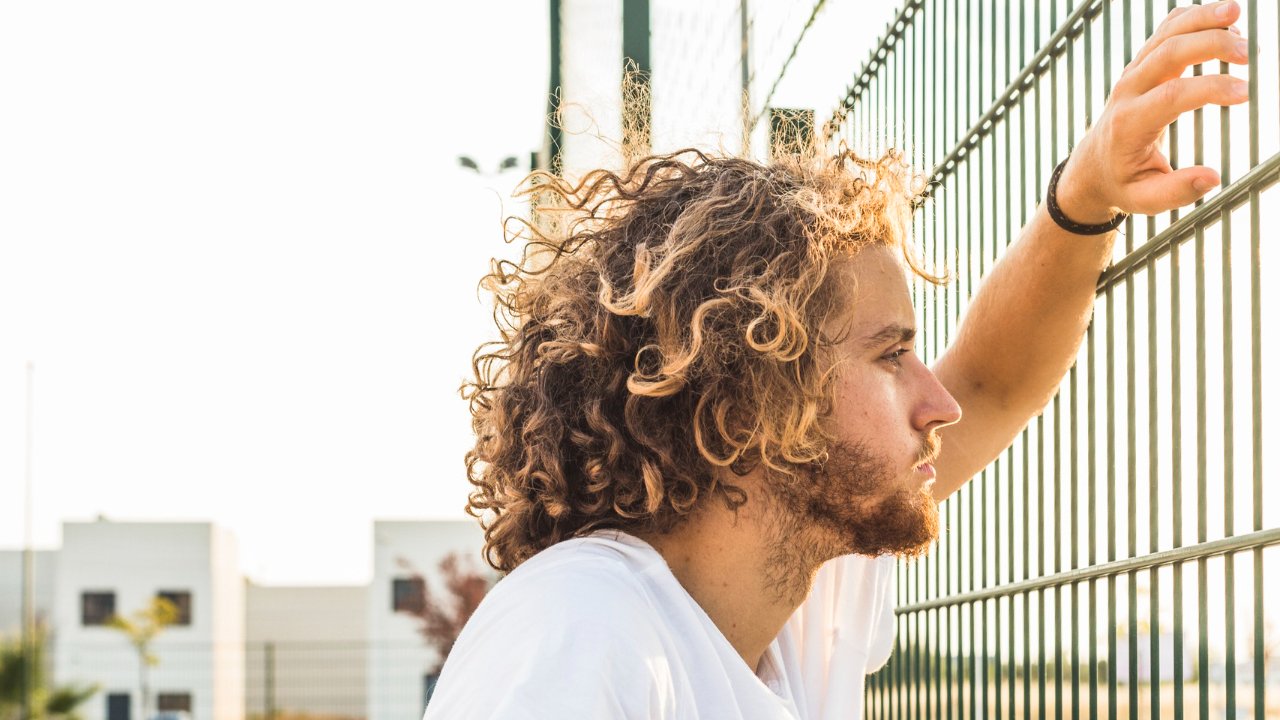 O que é bom para cabelo cacheado masculino - cara de macho