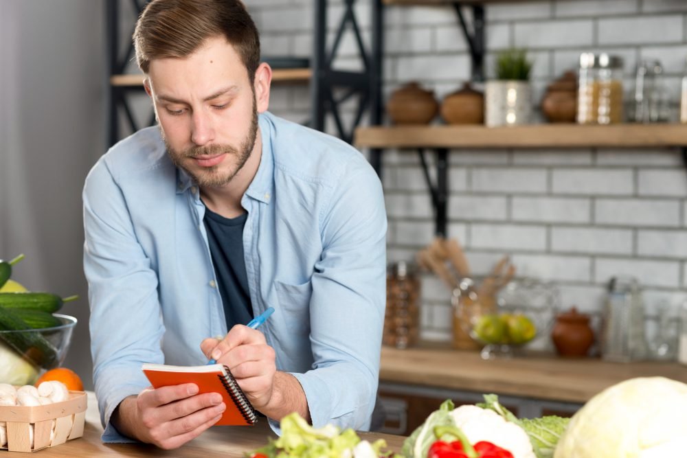 Os 5 alimentos que vão fazer seu cabelo masculino mais forte e saudável