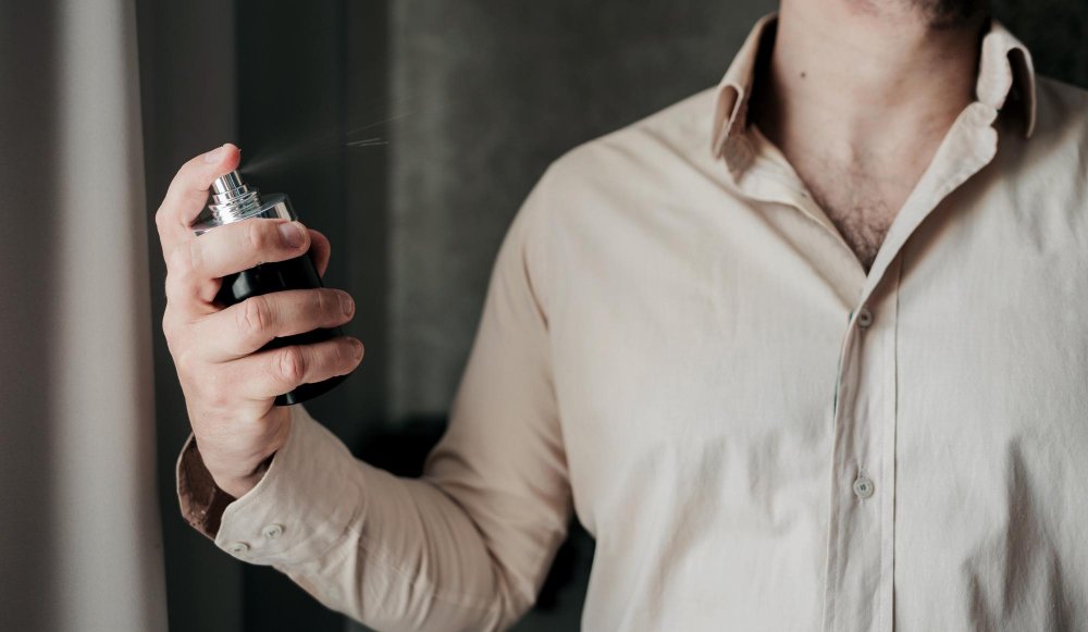 O que também pode influenciar sua decisão sobre o perfume